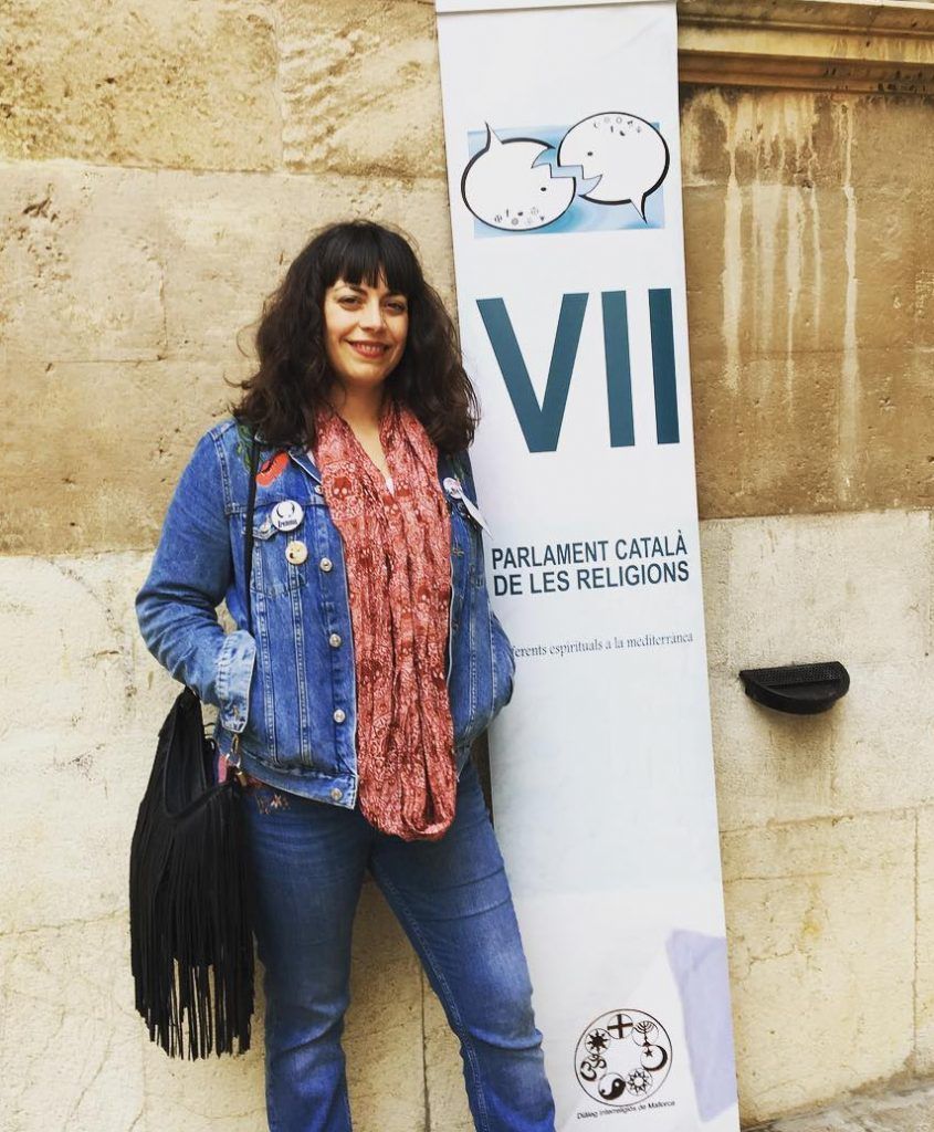 Belinda a l'entrada del VII Parlament de les religions a Mallorca 2019